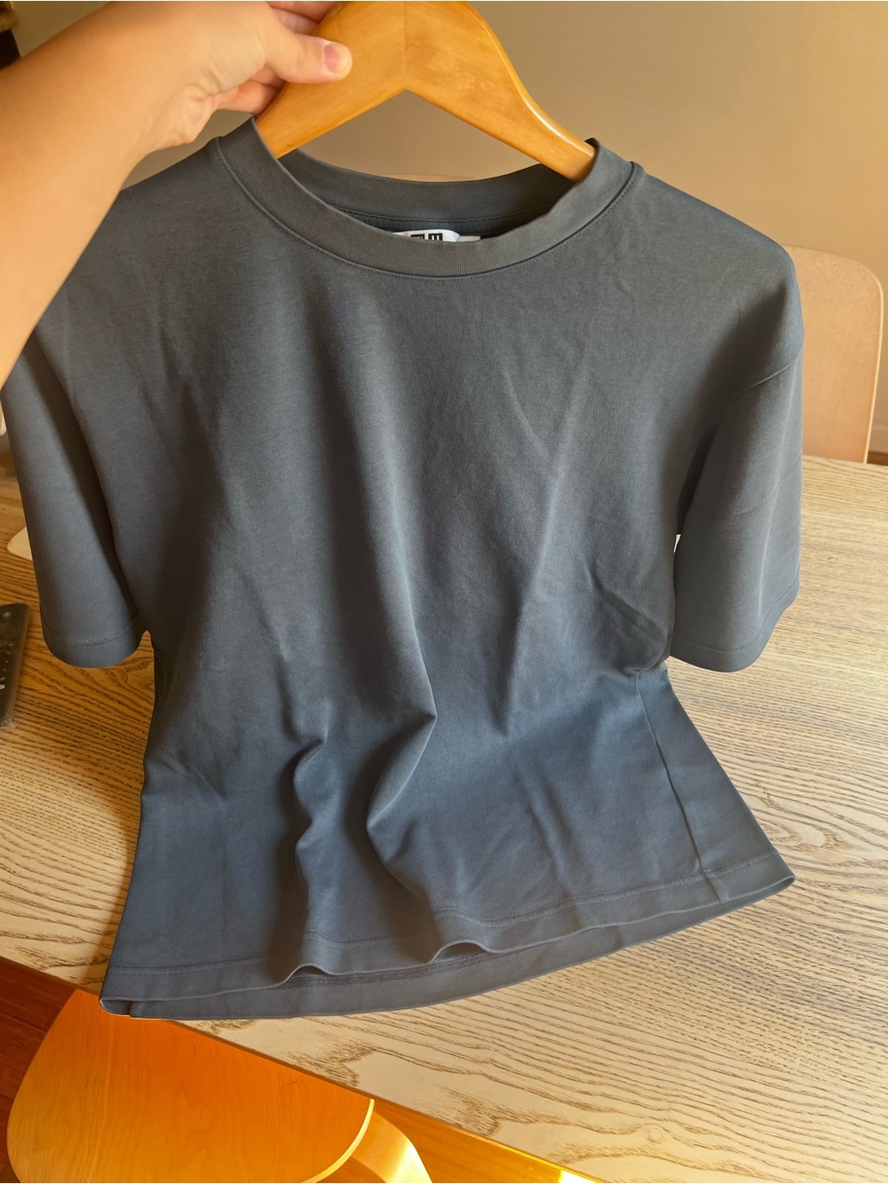 Uniqlo Men’s Short-Sleeve Crewneck Tee in Charcoal Gray